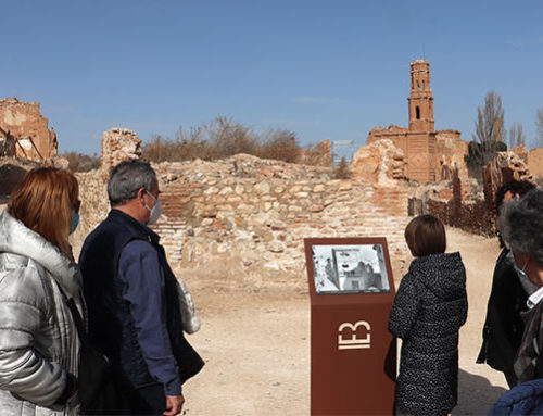Belchite enriquece su visita histórica con fotografías de los edificios tras los bombardeos y un nuevo trayecto