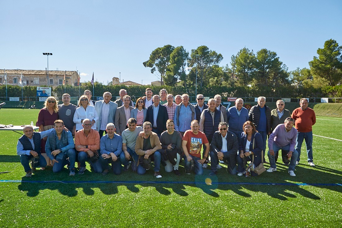 Belchite renueva con césped artificial el campo de fútbol municipal “El Tejar”