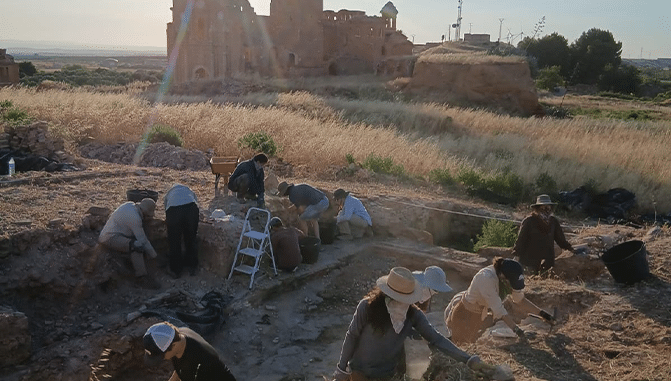 En marcha la quinta edición del campus arqueológico que descubrió en Belchite una sinagoga medieval única en Europa